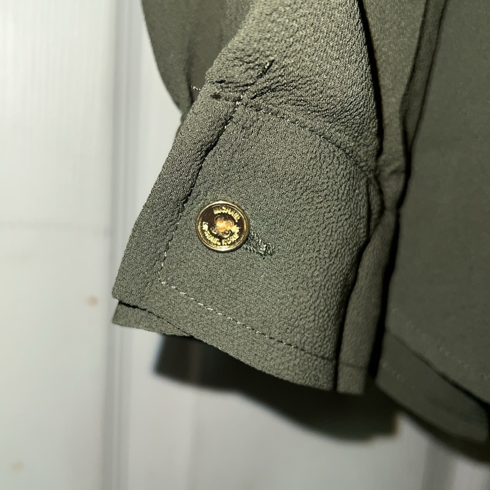 MICHAEL KORS NWT LONG SLEEVE SEE THROUGH FOREST GREEN BLOUSE GOLD BUTTONS - Picture 4 of 6